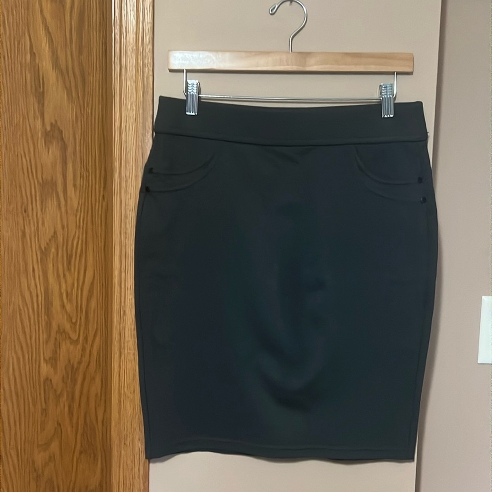 Liverpool have stretch pencil skirt. Size 6